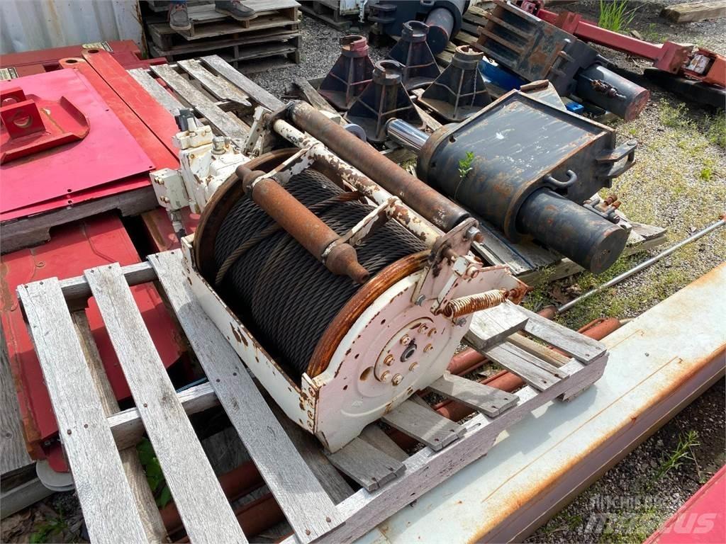 Terex  Takels, lieren en materiaalliften
