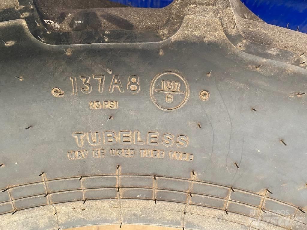 Alliance 380/85R34 Banden, wielen en velgen