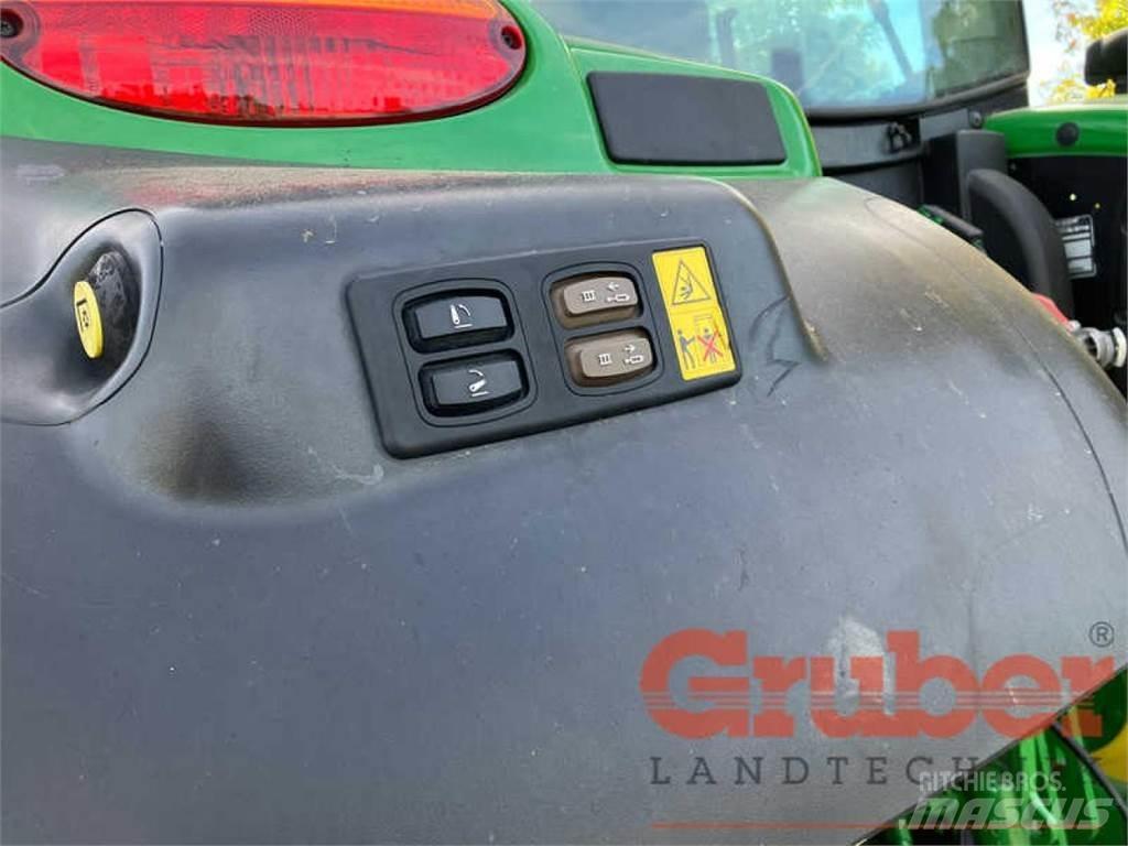 John Deere 6130 R Tractoren