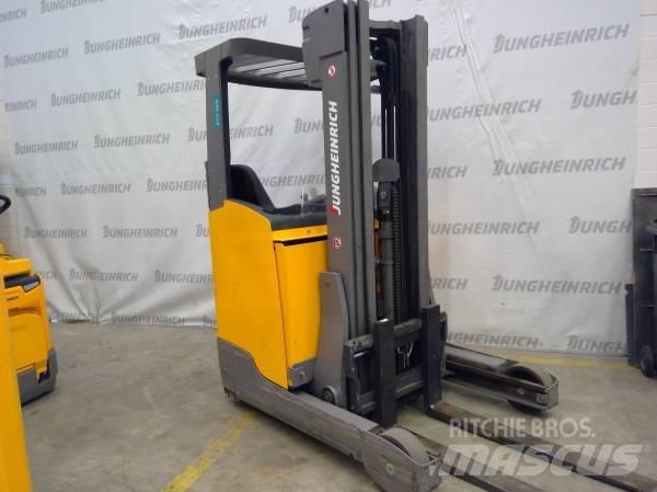 Jungheinrich ETV 214 Reachtruck voor hoog niveau