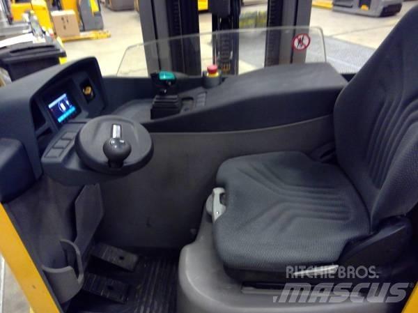 Jungheinrich ETV 214 Reachtruck voor hoog niveau