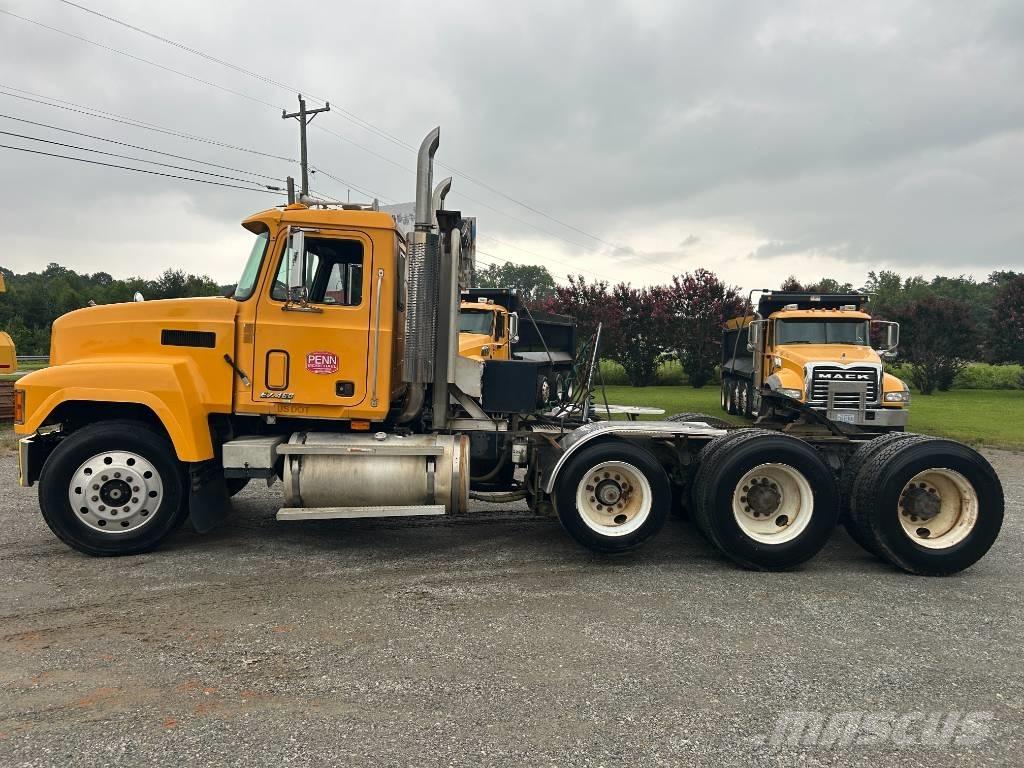 Mack CH 613 Trekkers