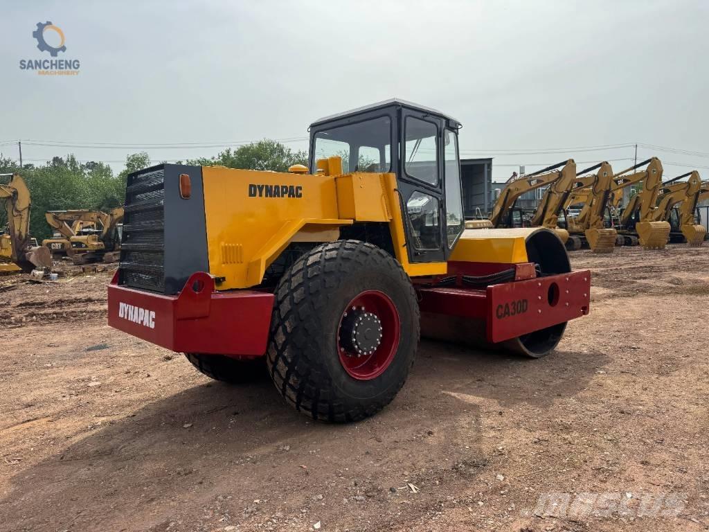 Dynapac CA 30 D Trilrolwalsen