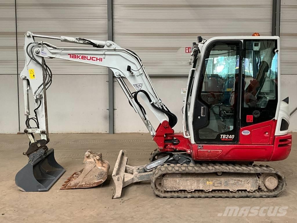 Takeuchi TB 240 Minigraafmachines < 7t