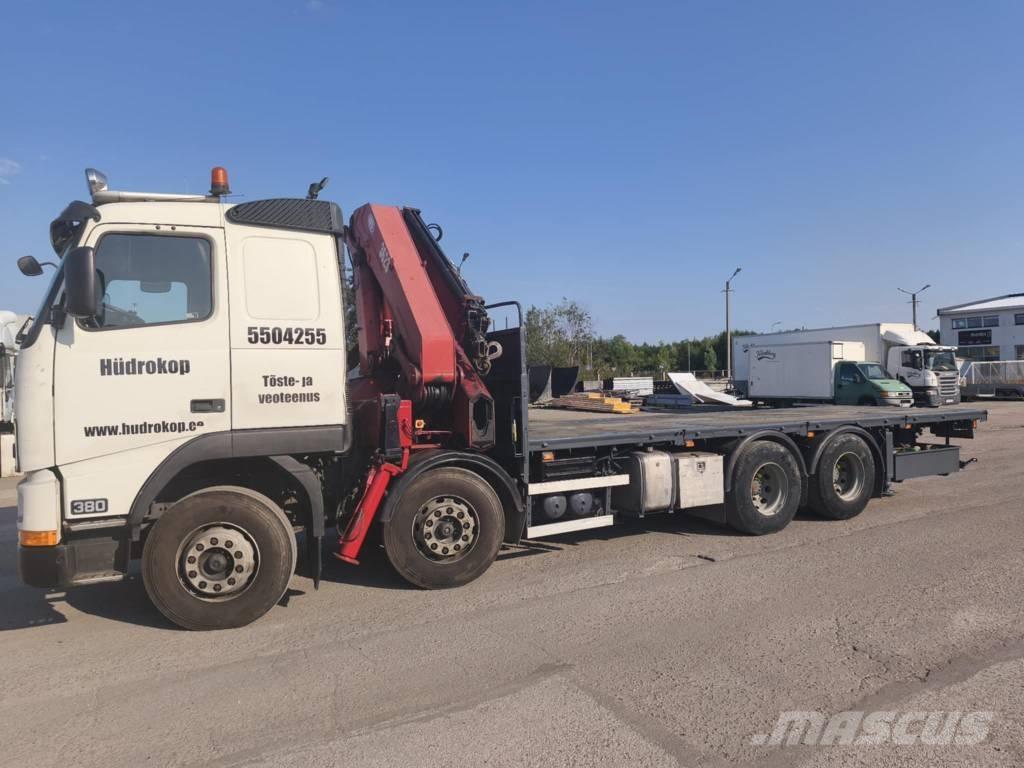 Volvo FH12 Vlakke laadvloer met kraan
