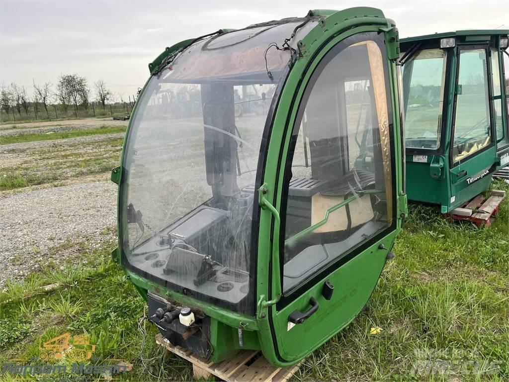 John Deere 1470E Cabine en interieur