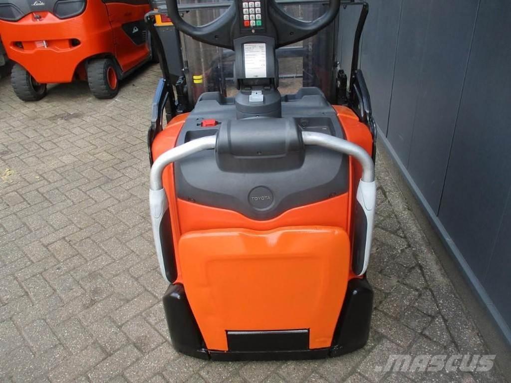 Toyota SPE160L Stapelaar meeloop