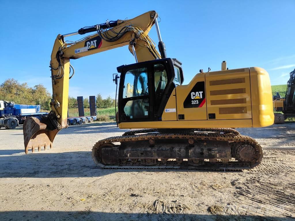 CAT 323 Rupsgraafmachines
