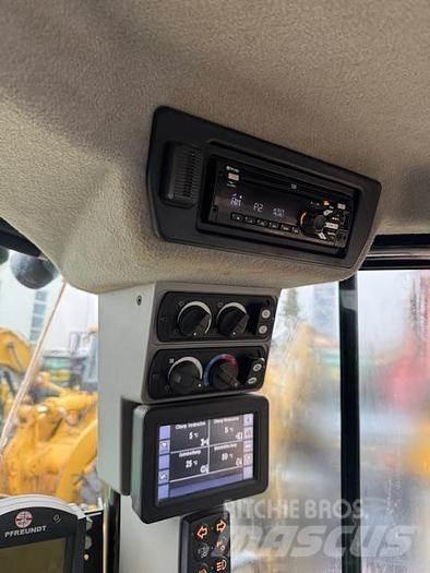 CAT 966M Wielladers