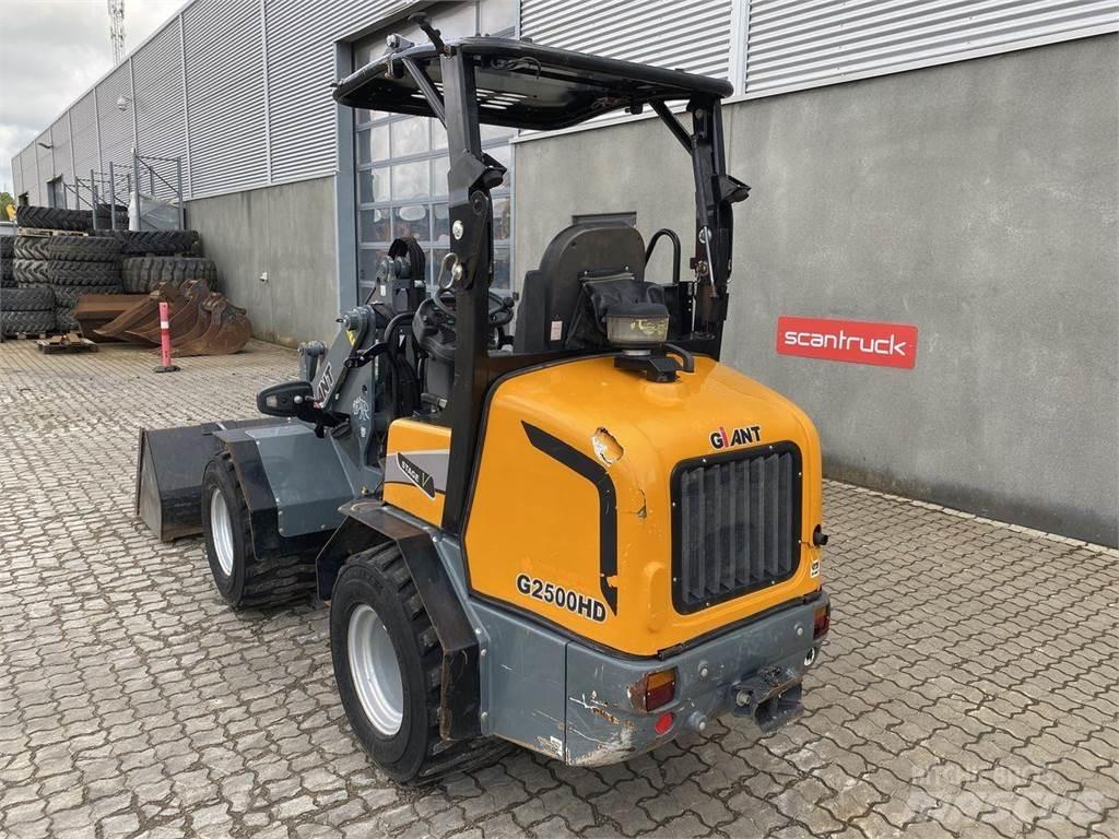 GiANT G2500HD Knik- en schrankladers