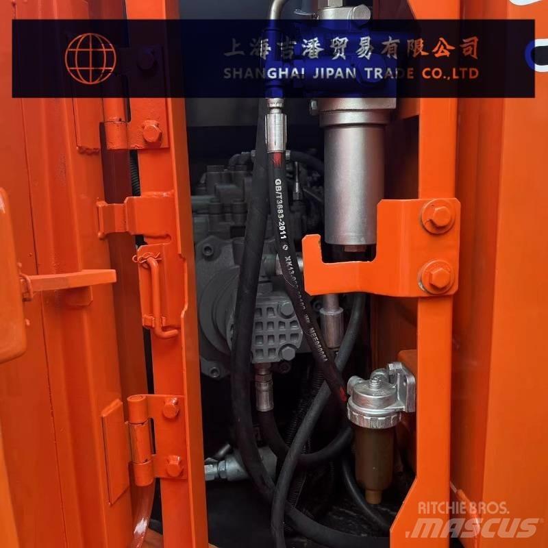 Hitachi ZX 135 Rupsgraafmachines