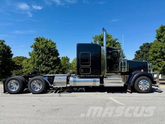 Kenworth W 900 Trekkers