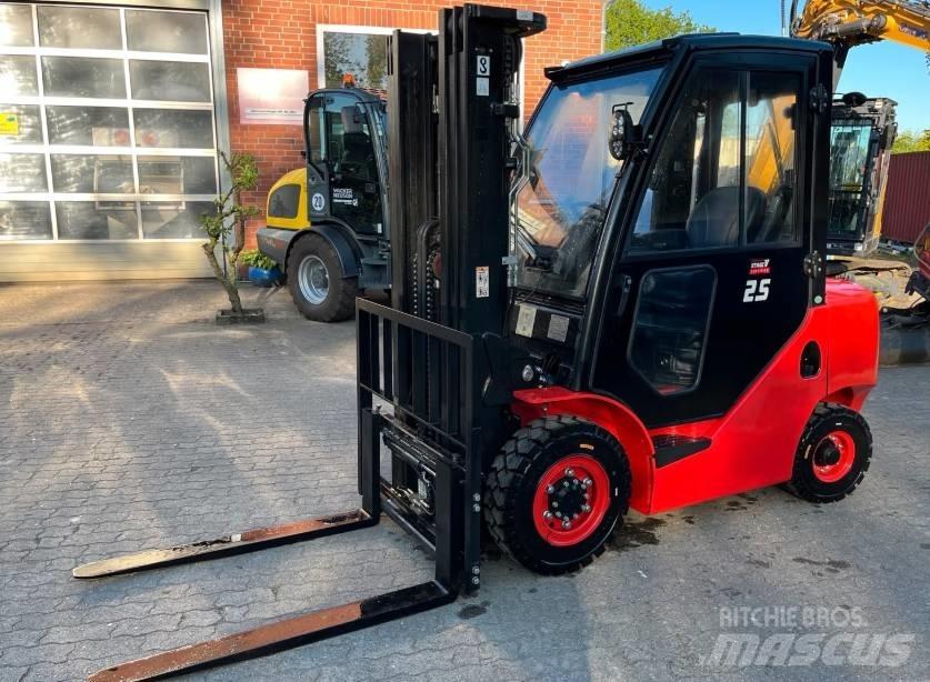 Hangcha CPCD 25 Diesel heftrucks