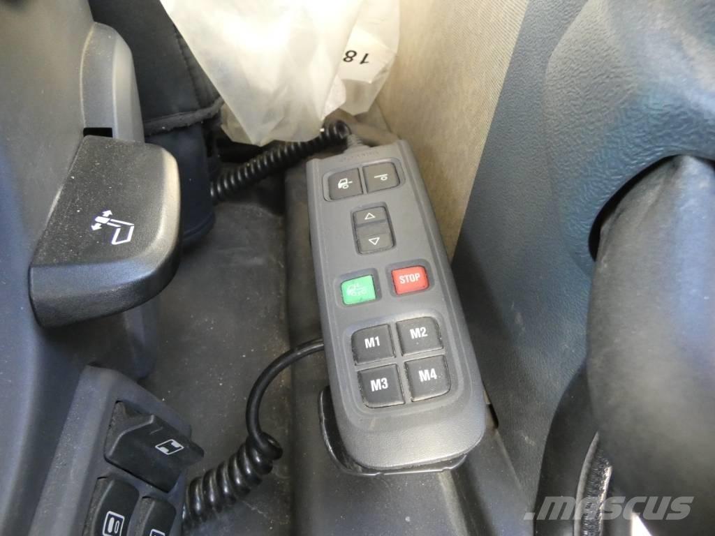 Scania P 320 Vlakke laadvloer met kraan