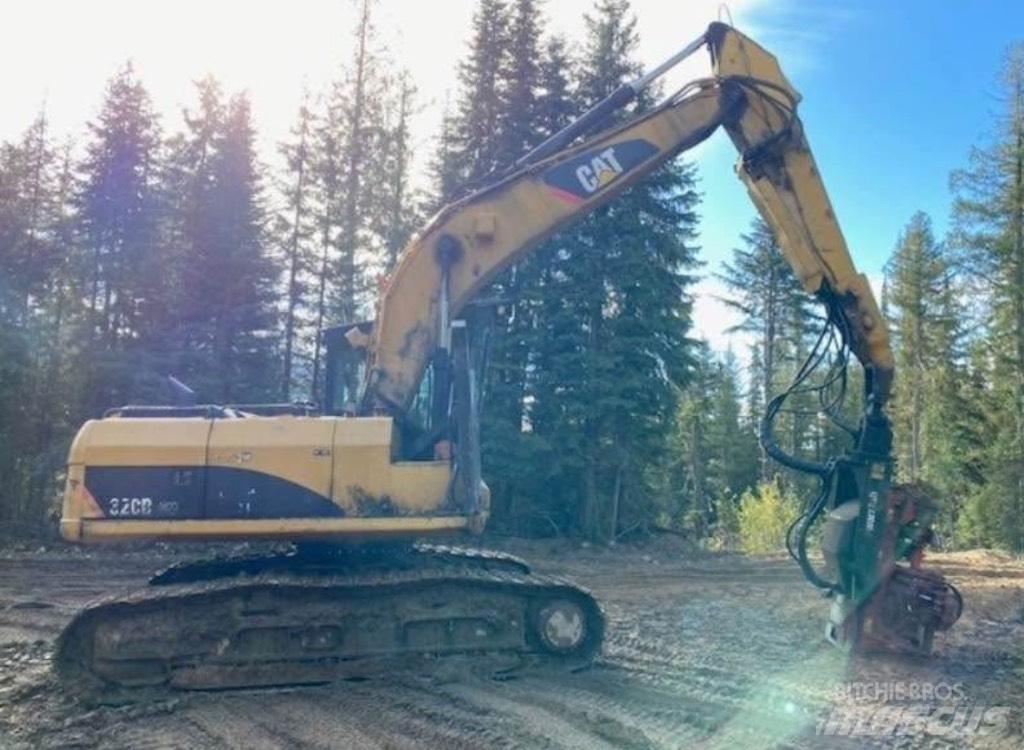 CAT 320 D FM Boomstamladers