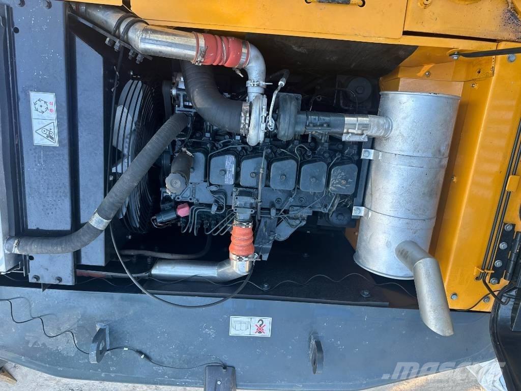 Hyundai HX 220 Rupsgraafmachines