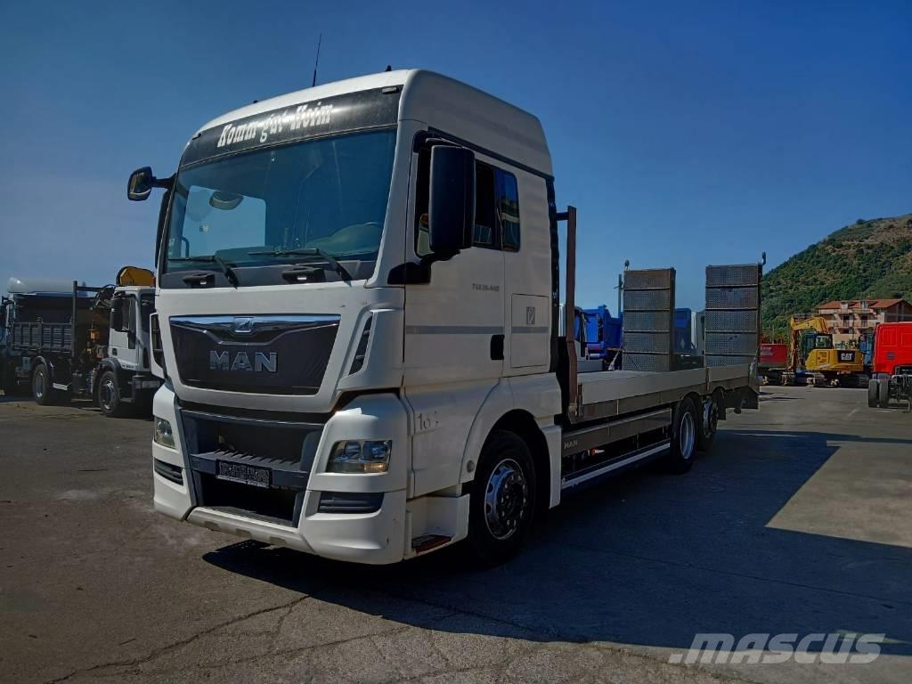 MAN TGX 26.440 Vrachtwagen met vlakke laadvloer en lier