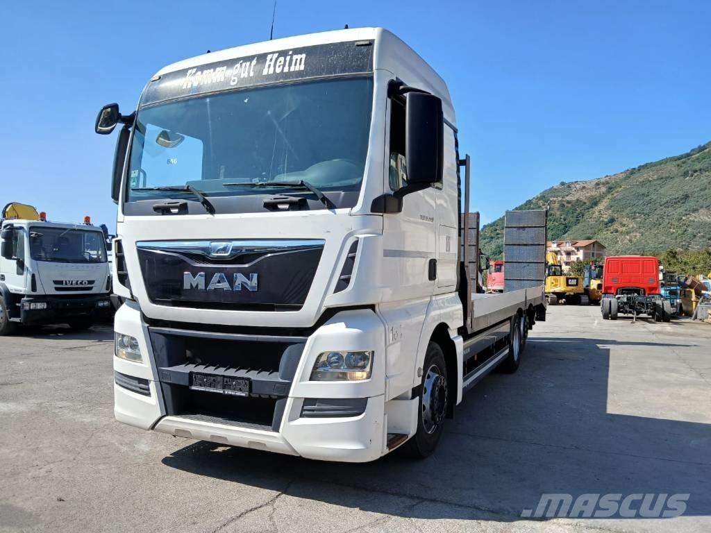 MAN TGX 26.440 Vrachtwagen met vlakke laadvloer en lier
