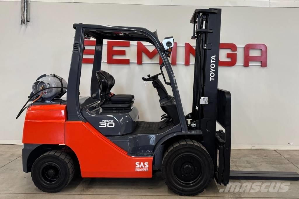 Toyota 10851 - 8FGF30 LPG heftrucks