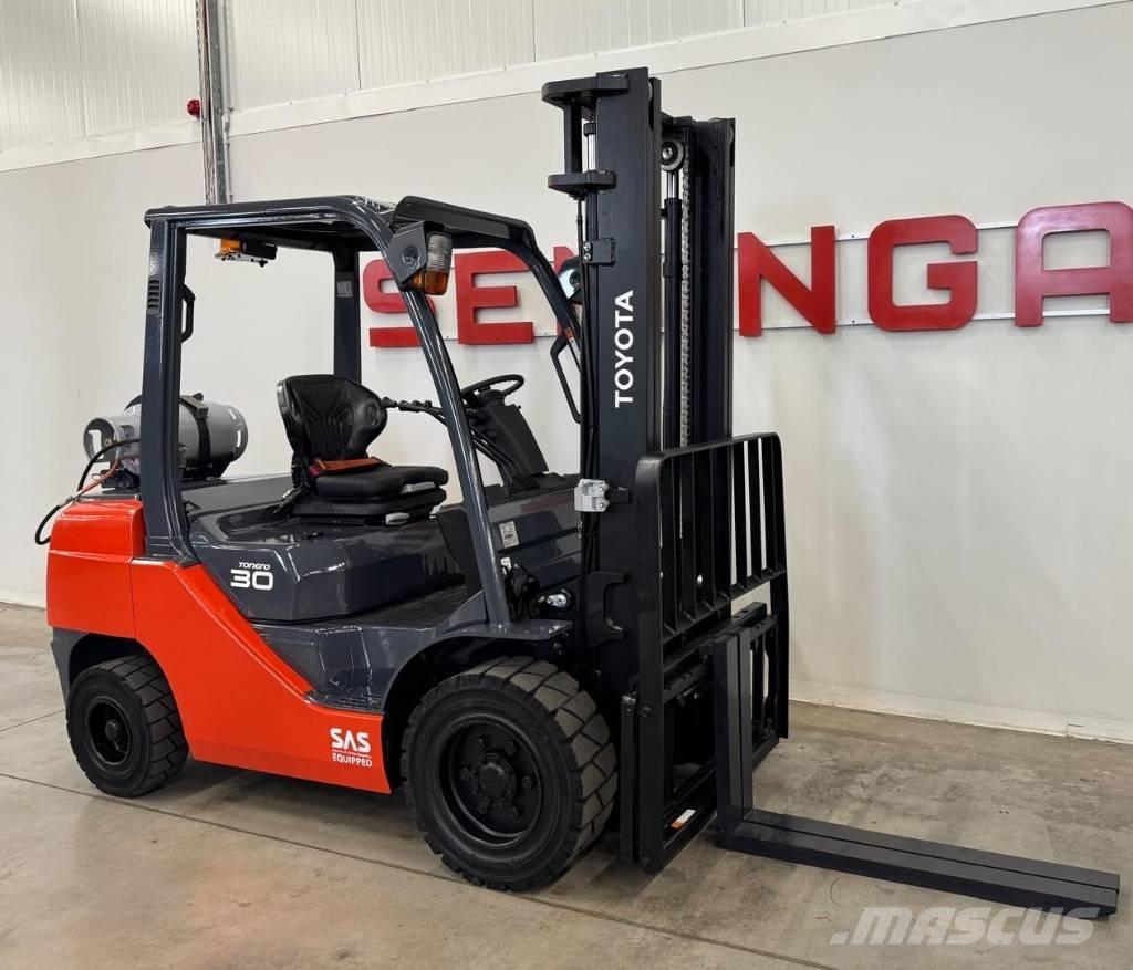 Toyota 10851 - 8FGF30 LPG heftrucks