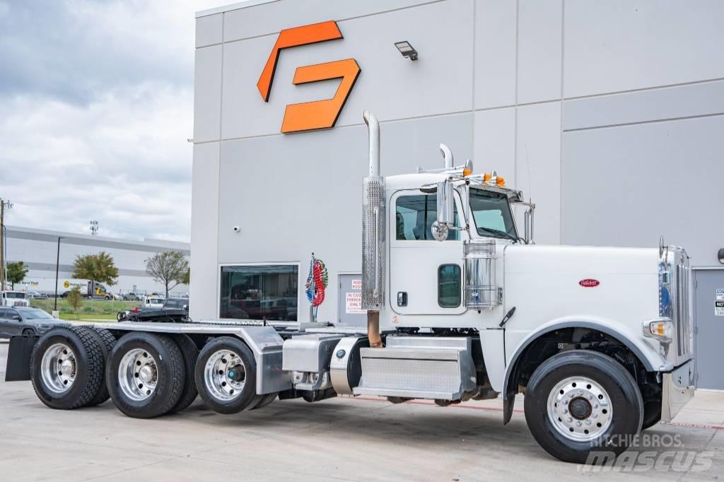 Peterbilt 389 Trekkers