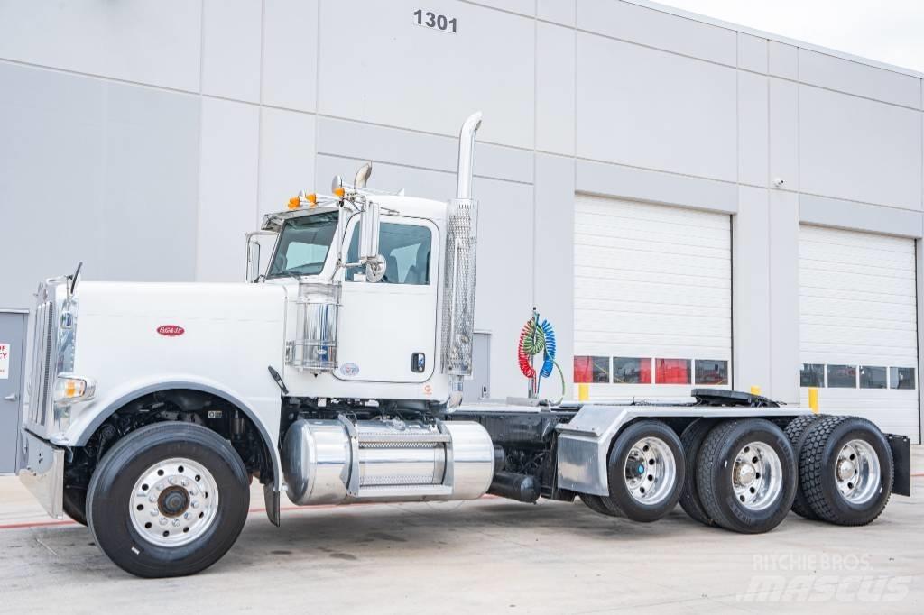 Peterbilt 389 Trekkers