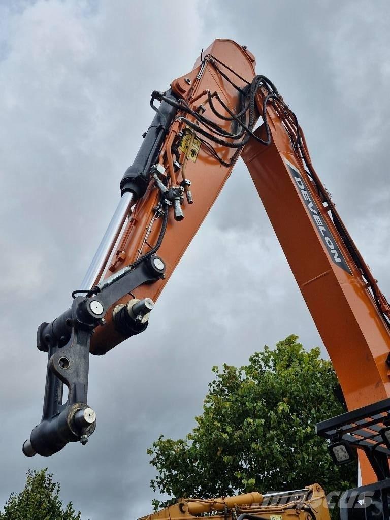 Develon DX 140 LCR-7 Rupsgraafmachines