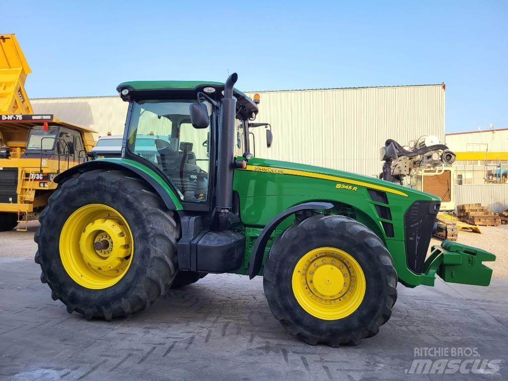 John Deere 8345 R Tractoren