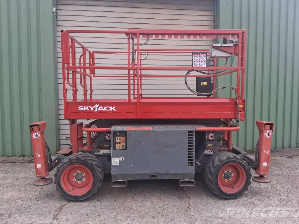 SkyJack SJ 6826 RT Schaarhoogwerkers