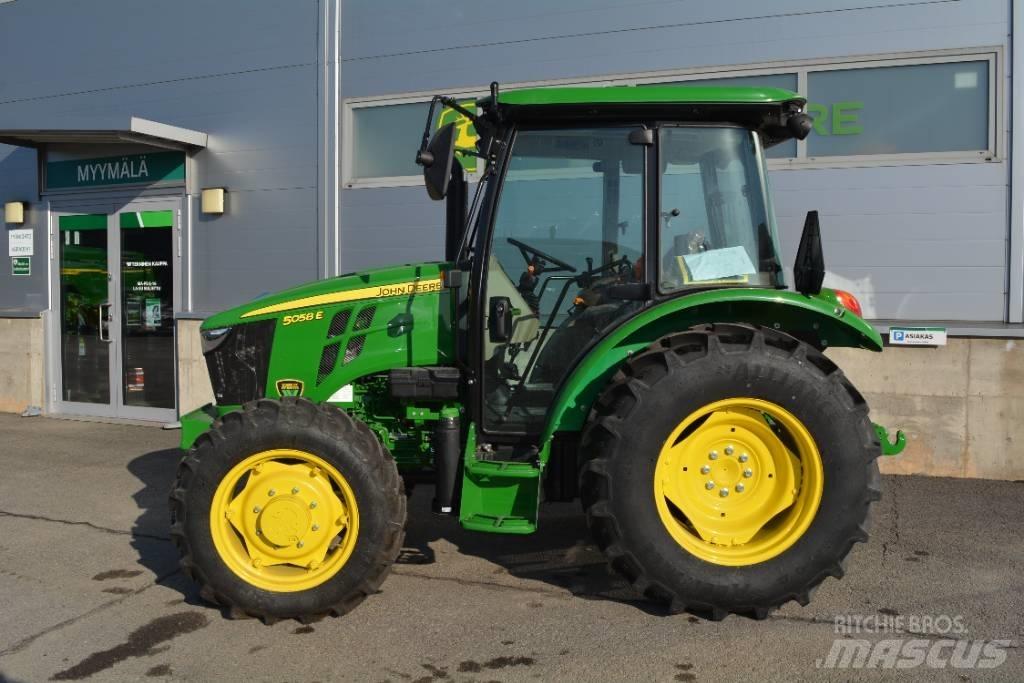 John Deere 5058E Tractoren