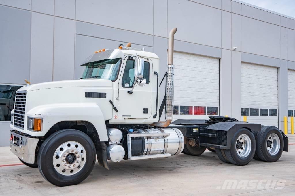 Mack Pinnacle 64T Trekkers