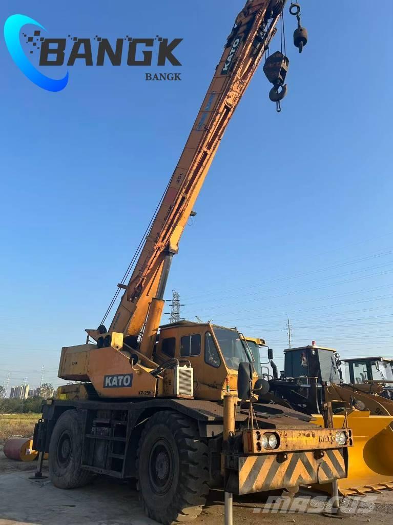 Kato KR 25 H Ruwterrein kranen