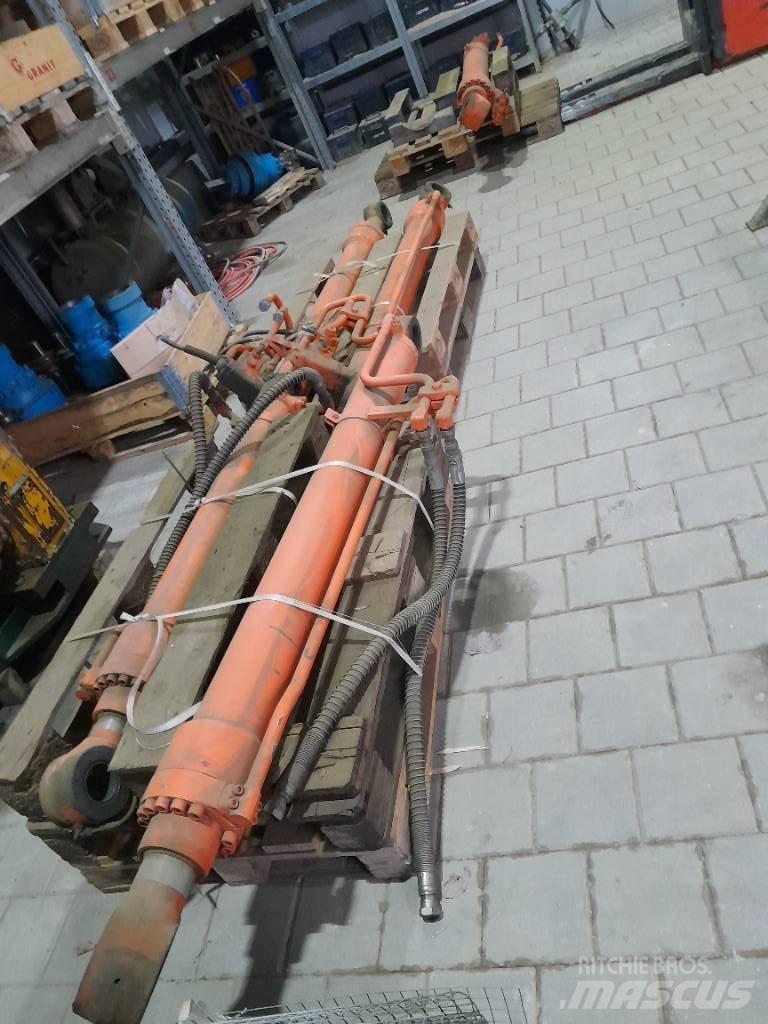 Hitachi ZX 210 Rupsgraafmachines