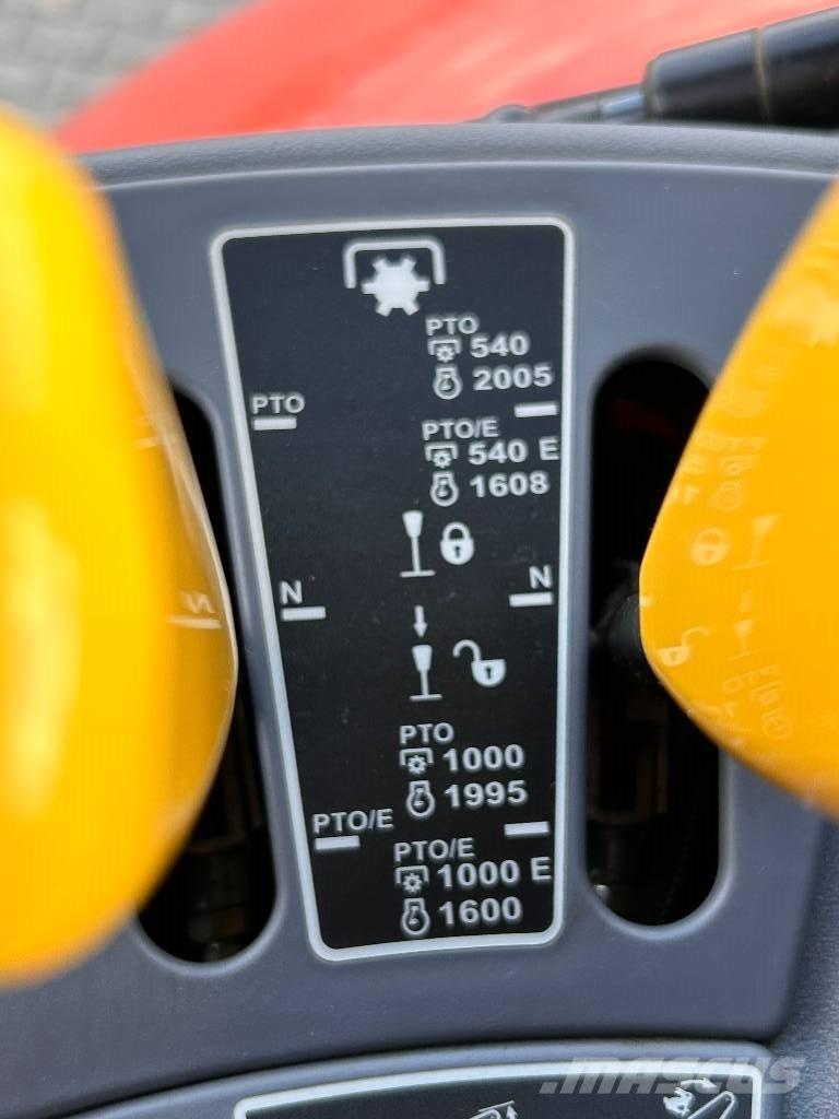 Kubota M 7153 Tractoren