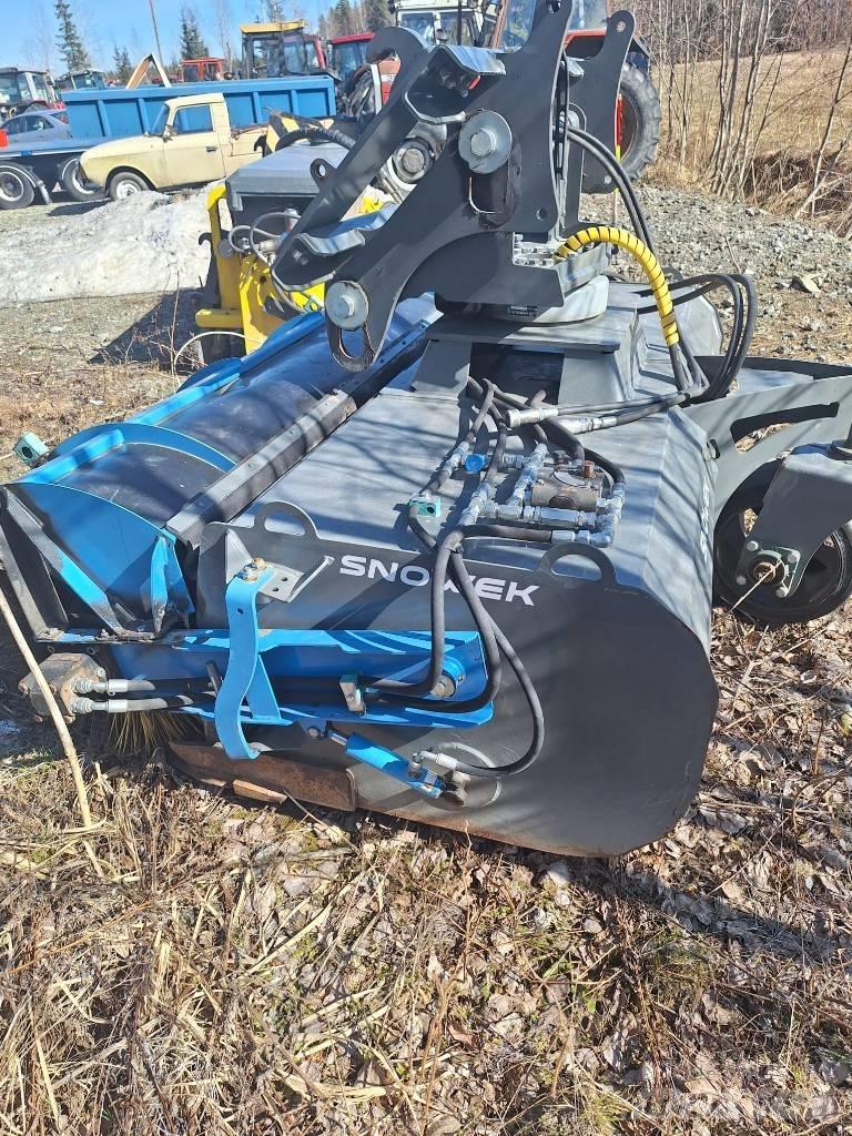 Snowek Circulus 220M Zand- en zoutstrooimachines