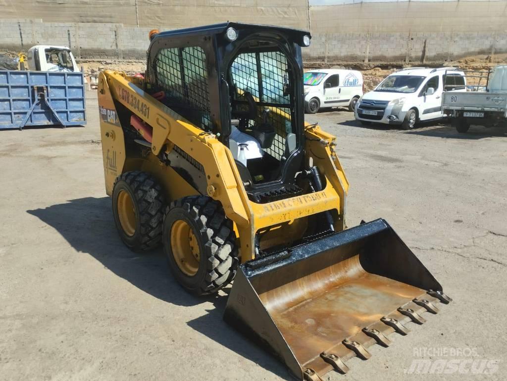 CAT 226 D Schrankladers