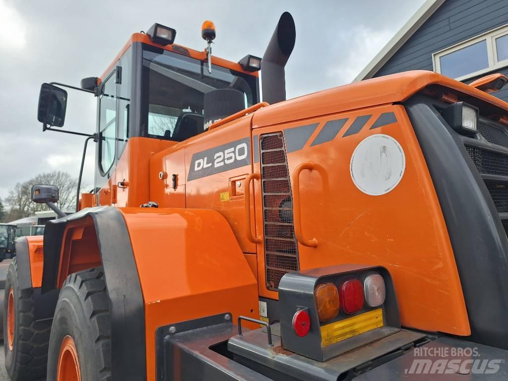 Doosan DL250 Wielladers