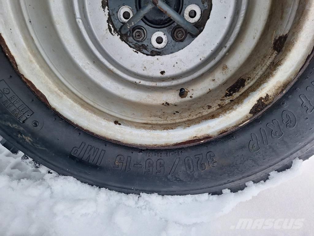 Avant 745 Knik- en schrankladers