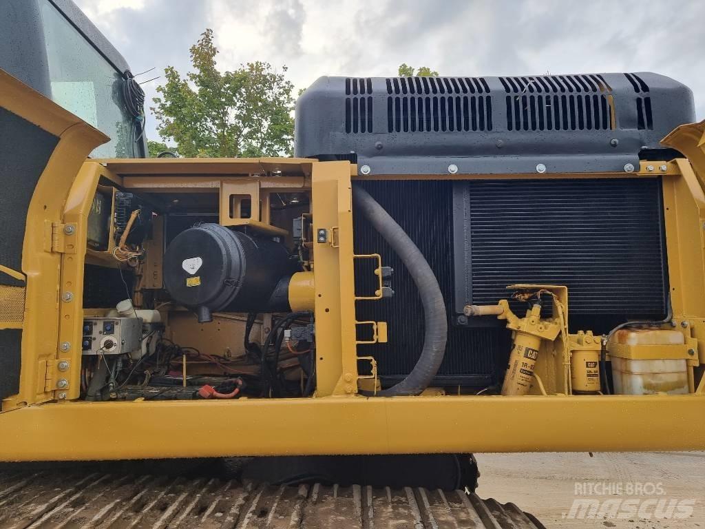 CAT 330 D Rupsgraafmachines