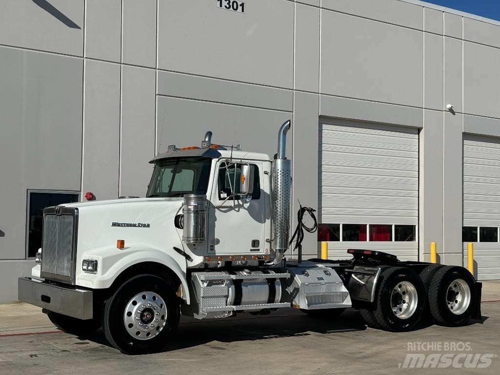Western Star 4900 Trekkers