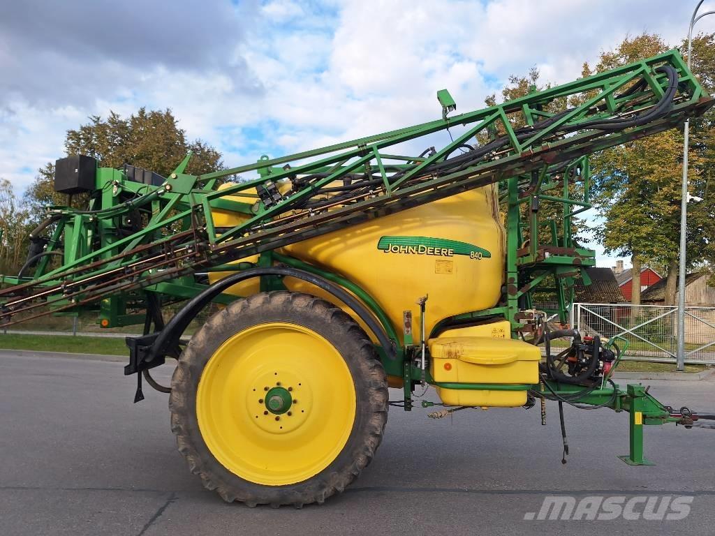 John Deere 840 Getrokken spuitmachines