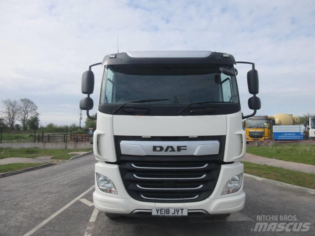 DAF CF450 Vrachtwagen met vlakke laadvloer en lier