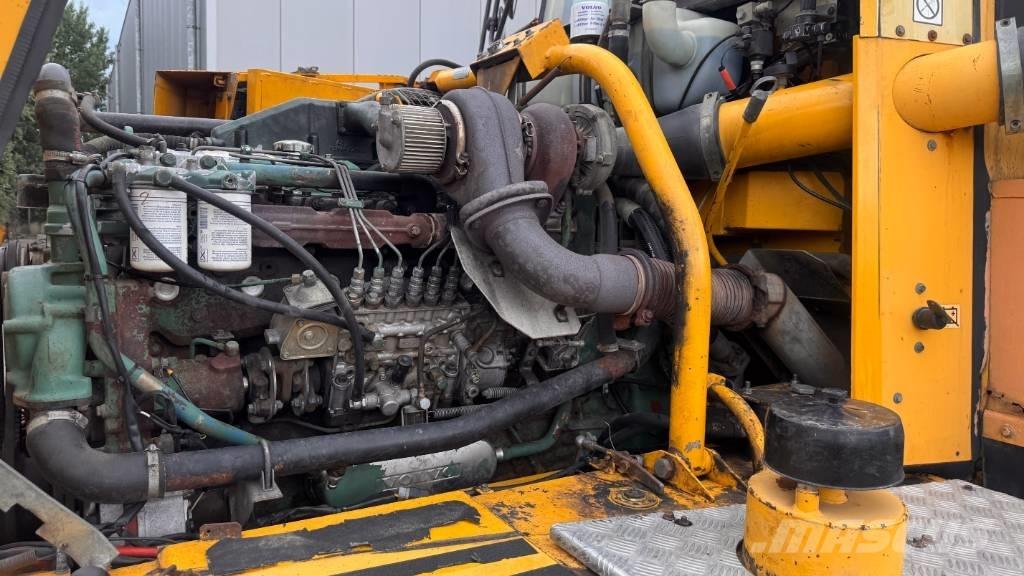 Volvo A 25 C Knik dumptrucks