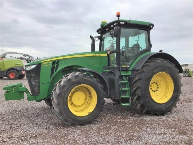 John Deere 8320 R Tractoren