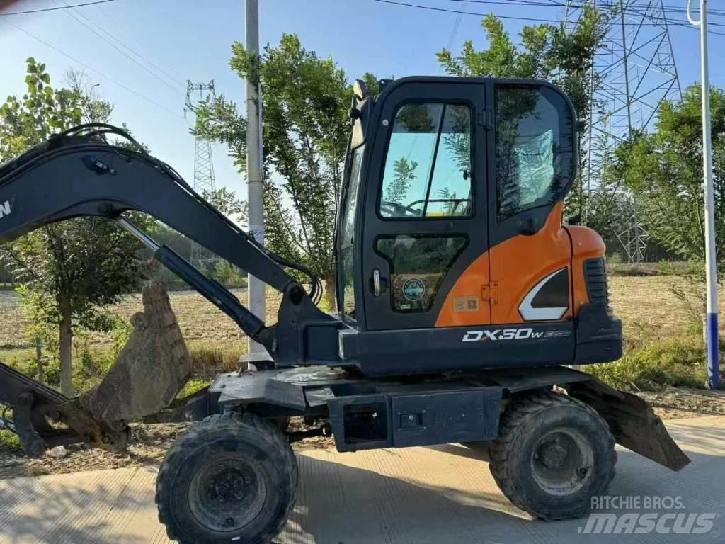 Doosan DX60W Wielgraafmachines