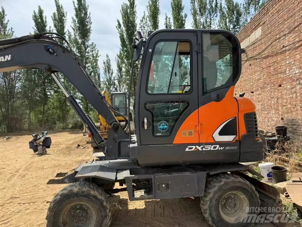Doosan DX60W Wielgraafmachines