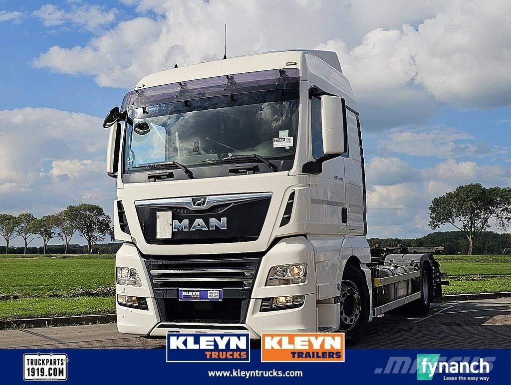 MAN 26.500 TGX Containertrucks met kabelsysteem