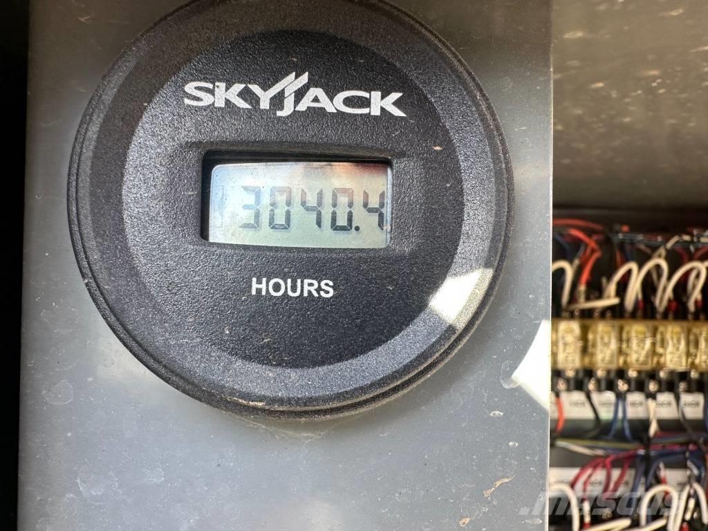 SkyJack SJ 8841 RT Schaarhoogwerkers