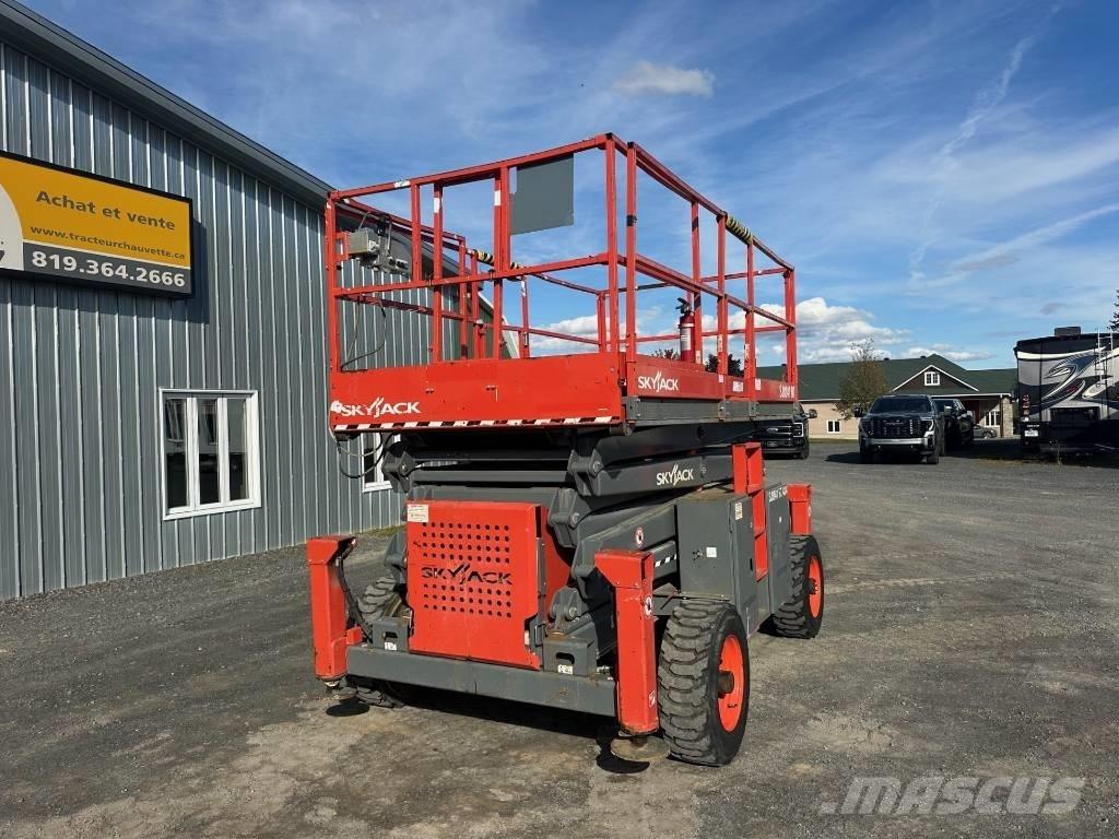 SkyJack SJ 8841 RT Schaarhoogwerkers
