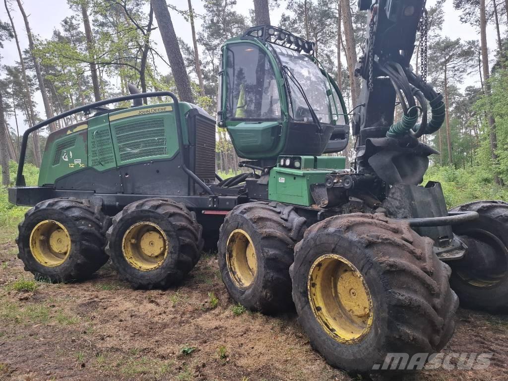 John Deere 1270 G Harvesters